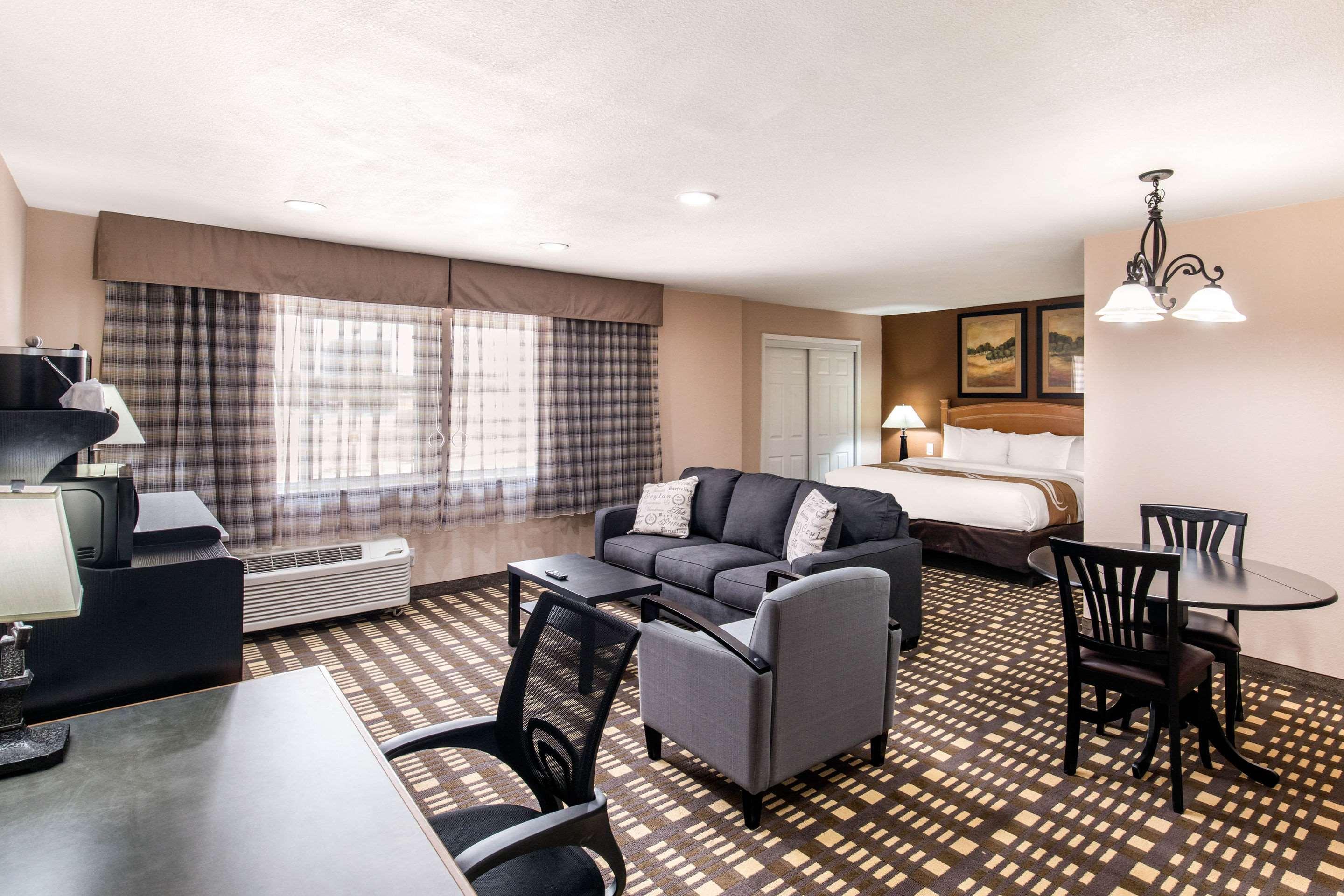 Hotel Quality & East - Richardson 3*