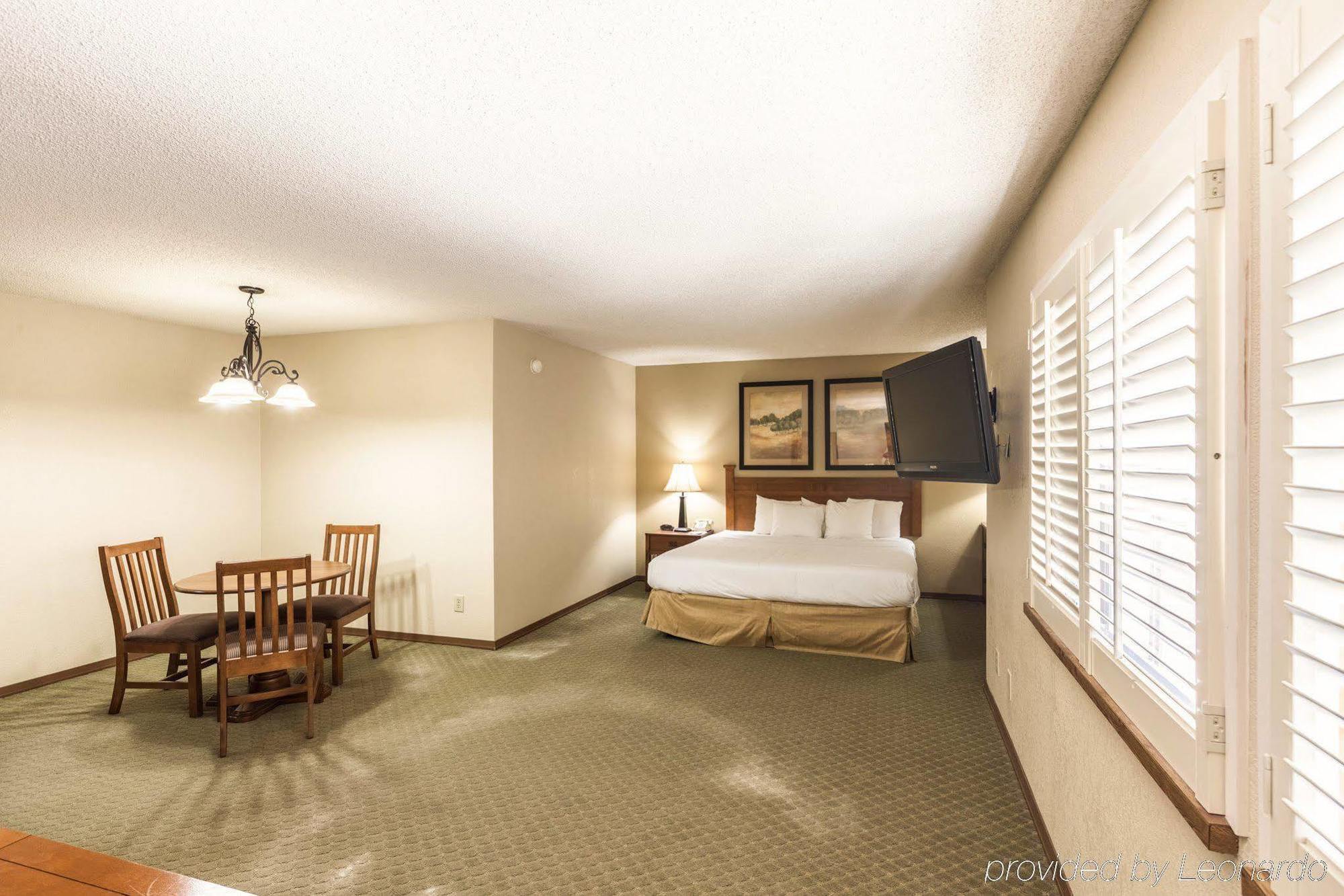 Quality & East - Richardson Hotel Plano