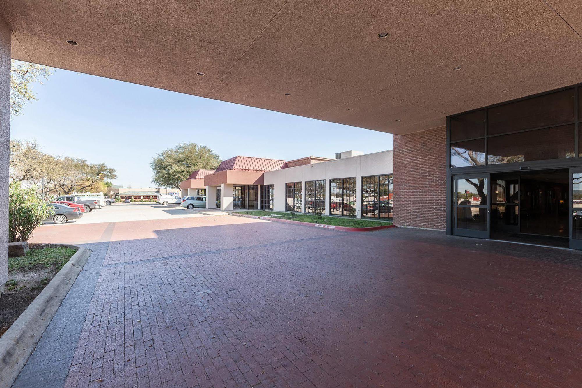 Quality & East - Richardson Hotel Plano