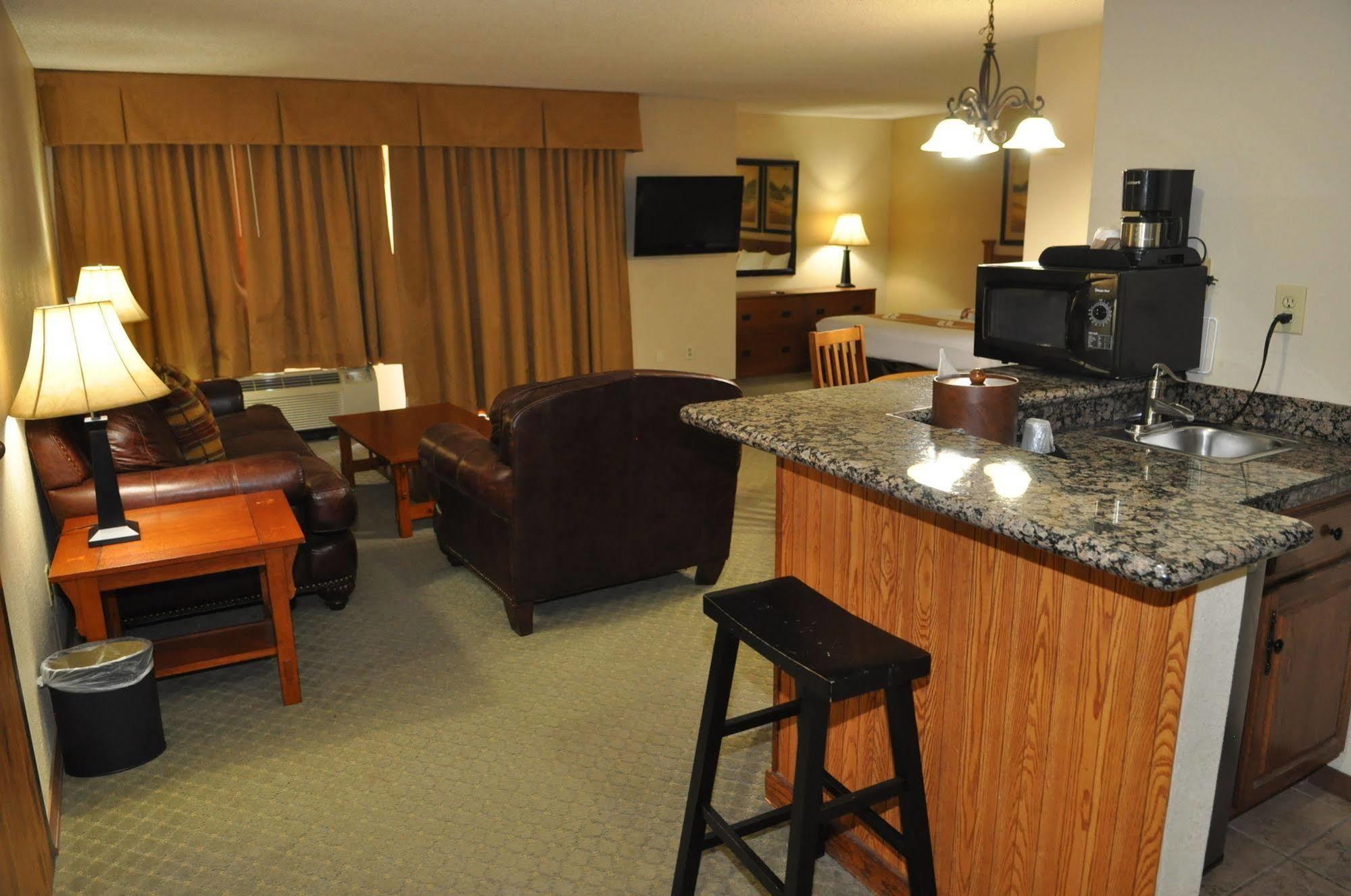 Quality & East - Richardson Hotel